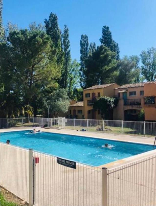 Appart Dans Residence Avec Piscine A Arles Eksteriør billede